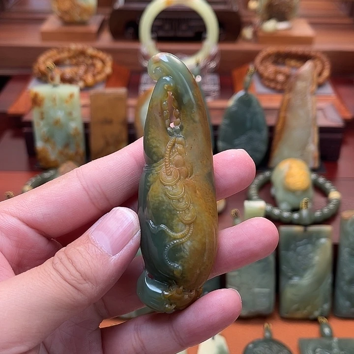 岫岩河磨玉（透闪石质玉）未镶嵌颈饰