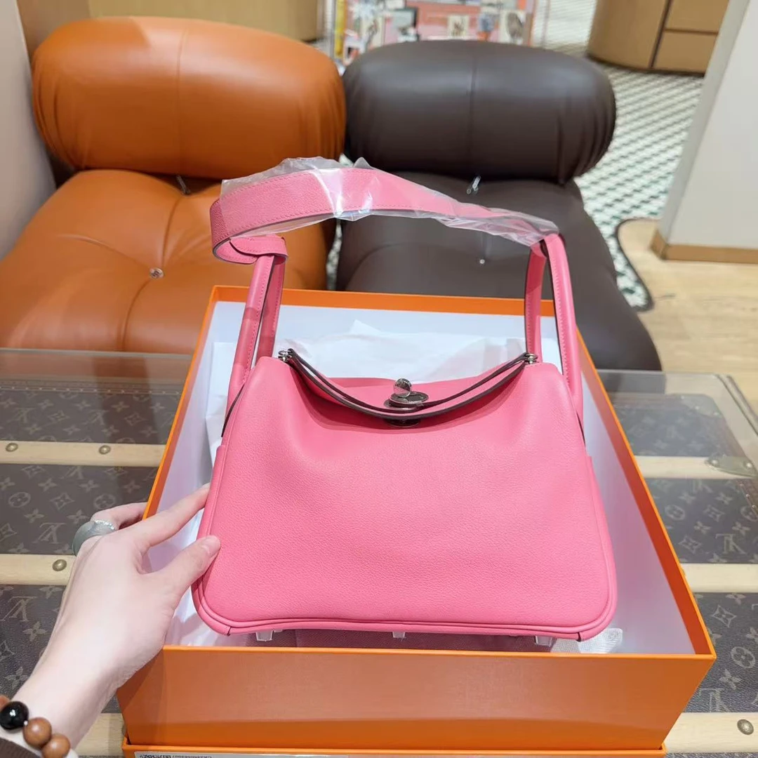 99新 Hermes/爱马仕 Lindy26 唇膏粉银扣 Tc皮 A刻