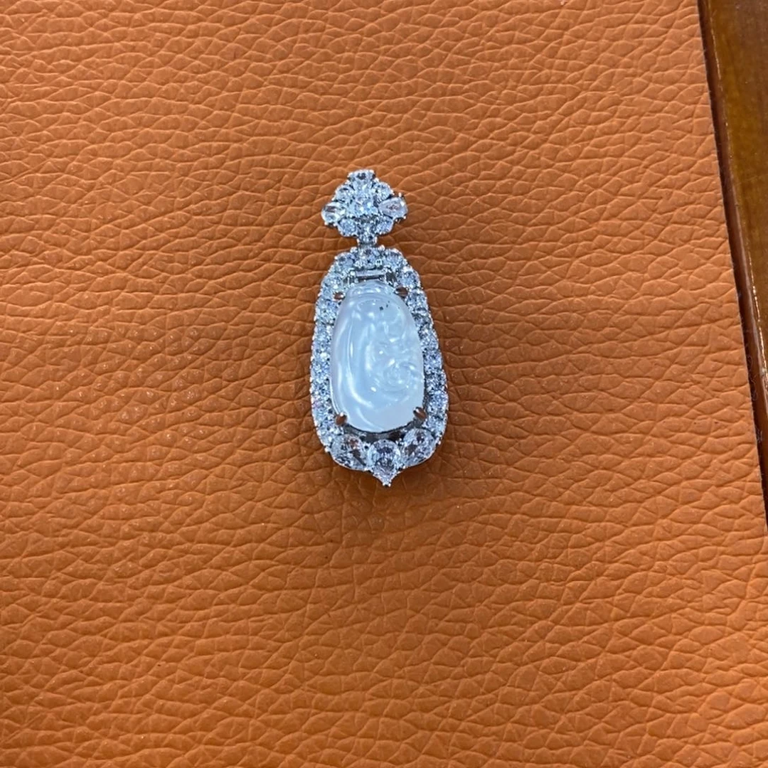 石英质玉吊坠(不含链)合金