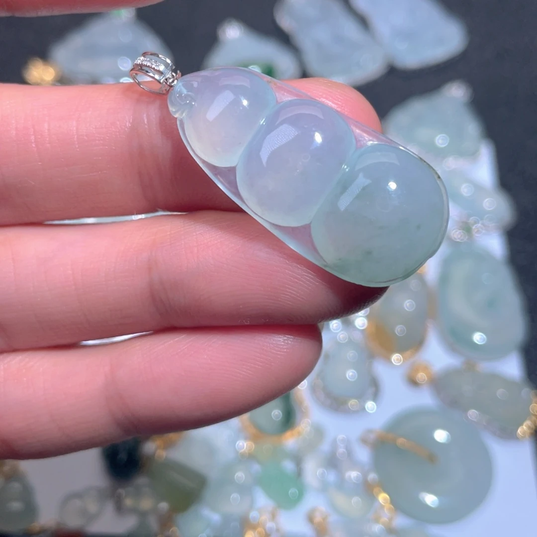 翡翠颈饰18K金镶嵌翡翠