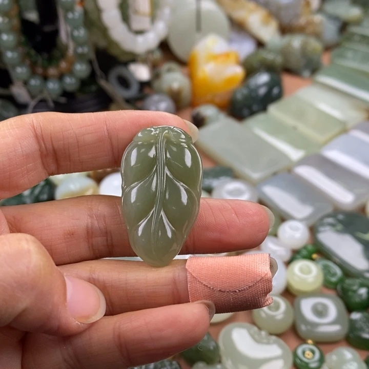 和田玉未镶嵌颈饰予