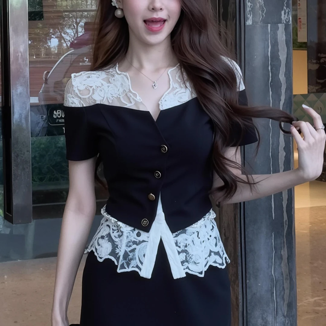 VOCKOO官方法式轻奢精致小众设计感V领蕾丝拼接短袖女2025夏季新