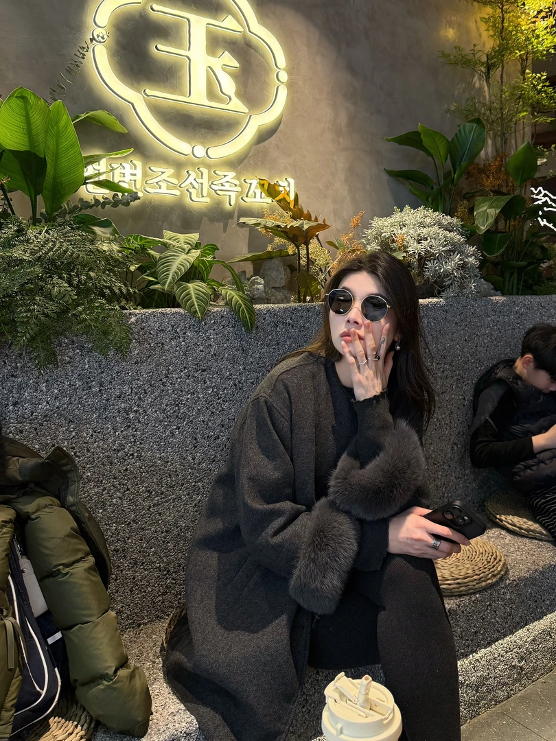 F.A[奈雪]圆领毛毛袖高端气质毛呢羽绒服女宽松显瘦毛呢外套时尚