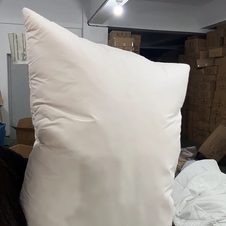 粉色枕芯高枕。 啦啦啦