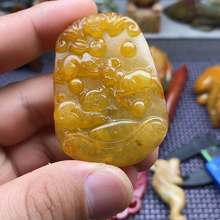 蛇纹石玉未镶嵌颈饰