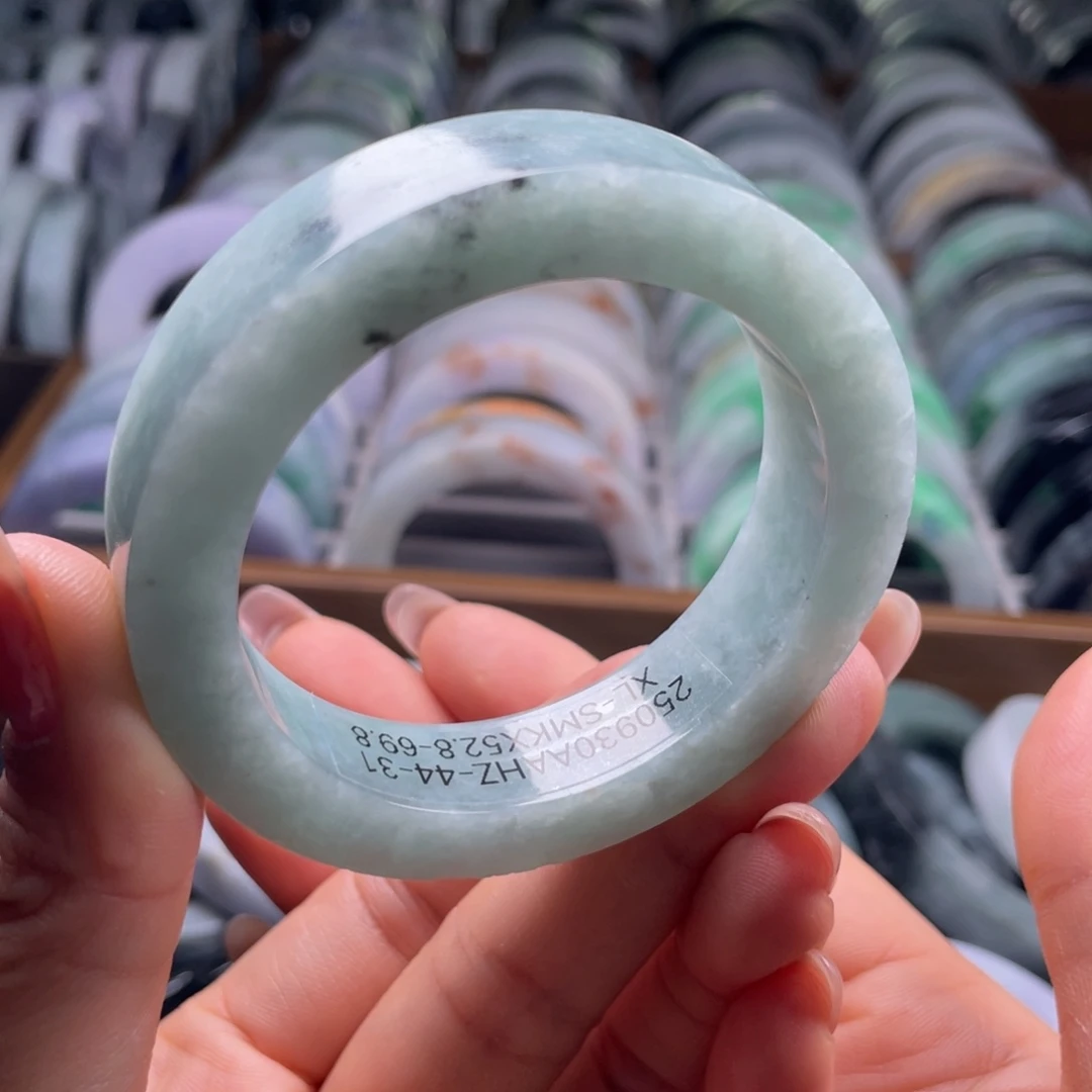 定制翡翠未镶嵌翡翠手镯