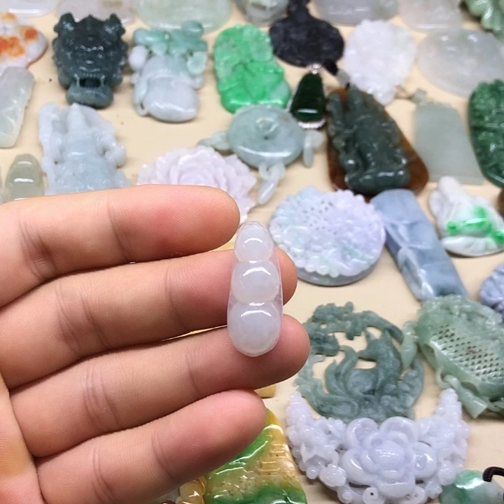 翡翠未镶嵌颈饰链接