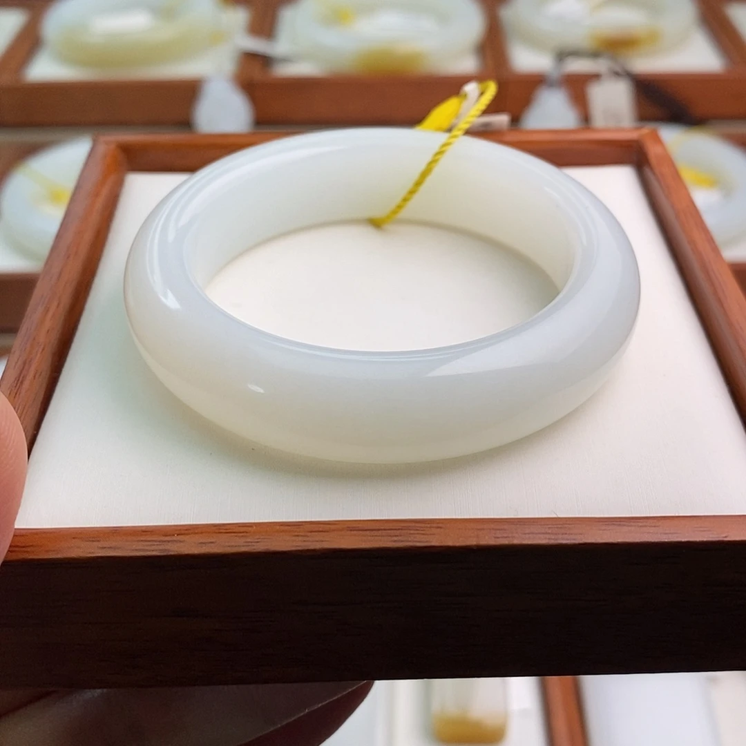 敏***行和田玉（白玉）未镶嵌手镯