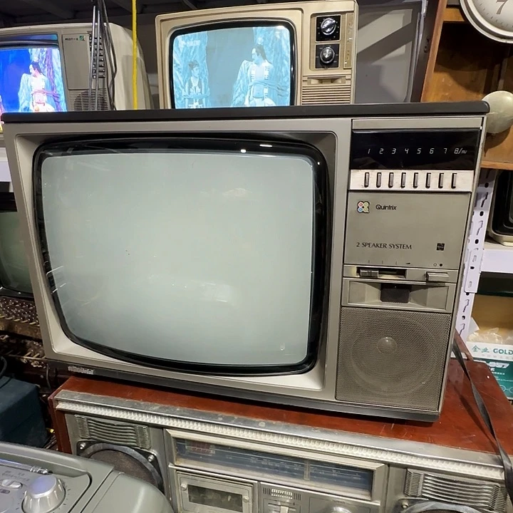 塑料18寸大彩电，民俗物件
