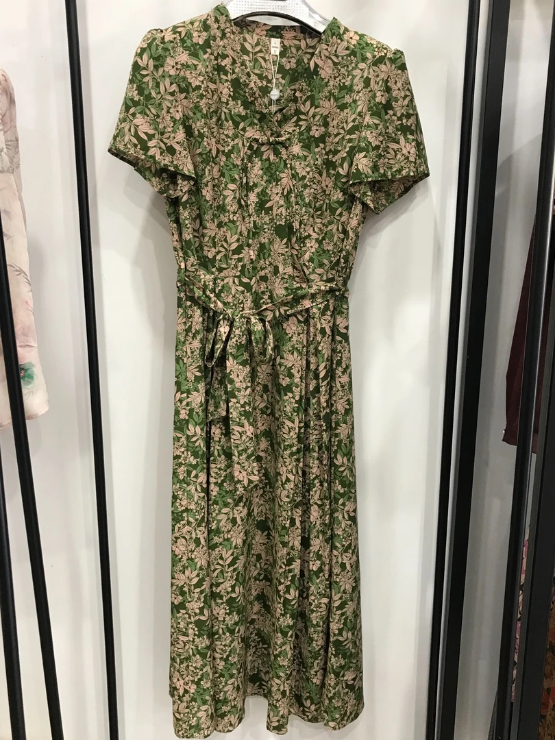 碎花连衣裙夏季V领长裙女款优雅风气质印花显瘦