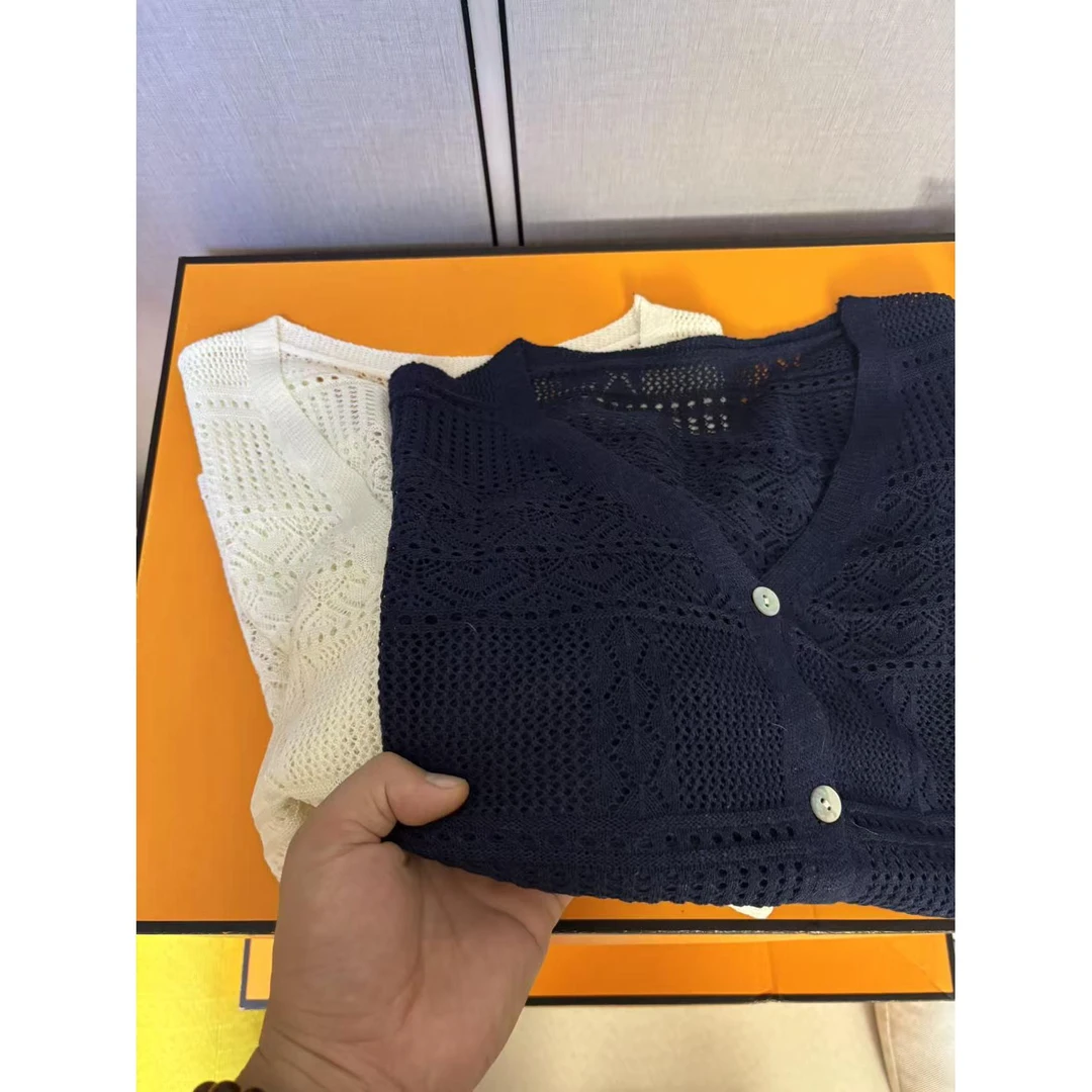 《气爽  8566》 早秋百搭显瘦镂空衫女