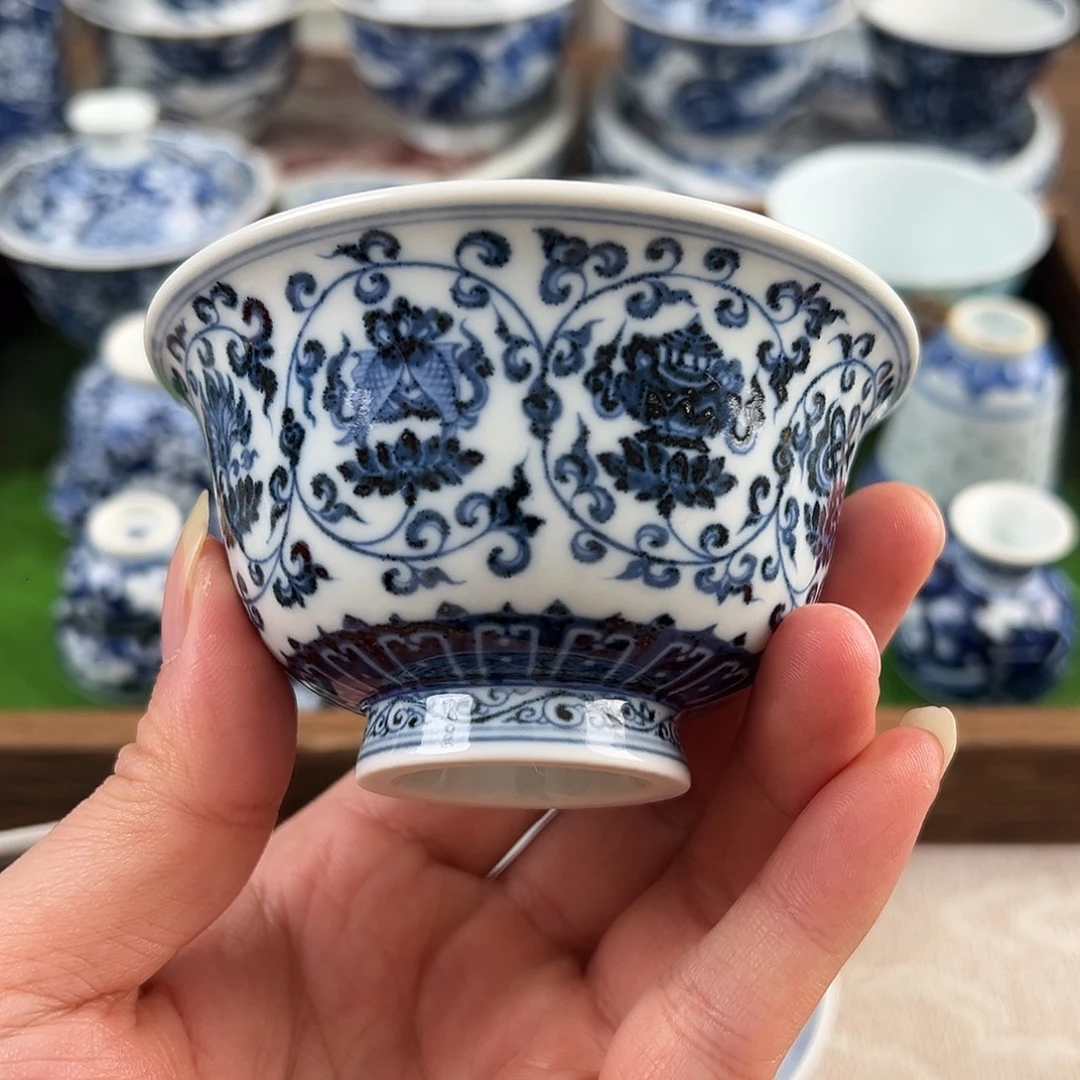 青花莲托八宝手工手绘