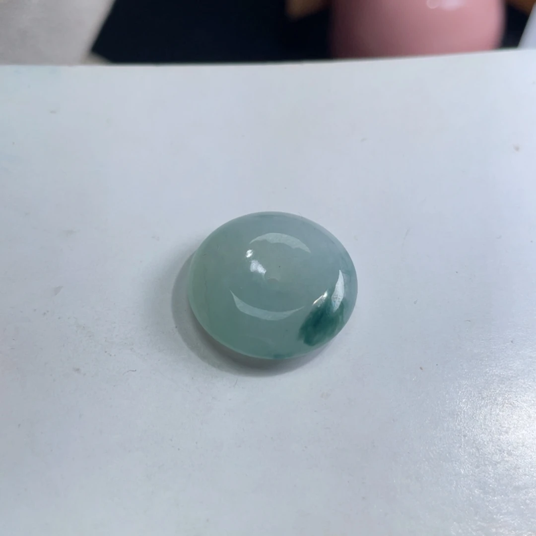 定制翡翠未镶嵌有瑕
