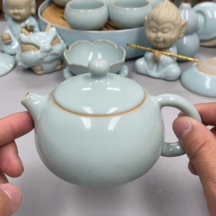 瓷p****4天青色赵琳老师西施壶