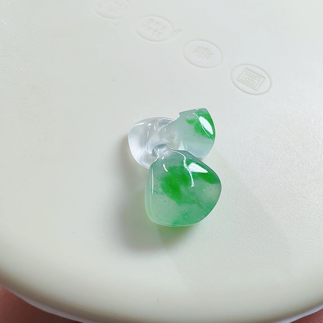 翡翠未镶嵌颈饰裸石