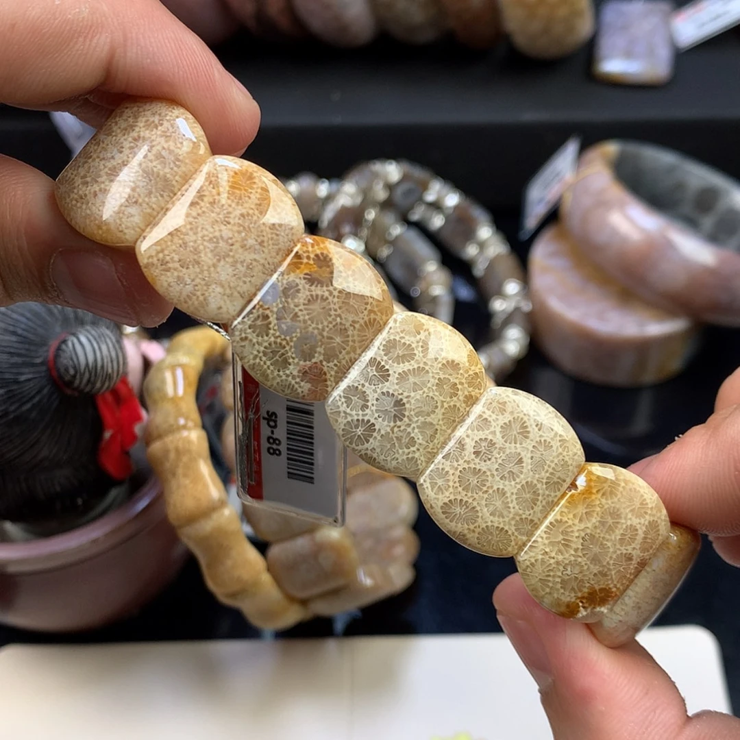 【闪购商品】颈饰未镶嵌硅化珊瑚（珊瑚玉）30号小荷叶花花