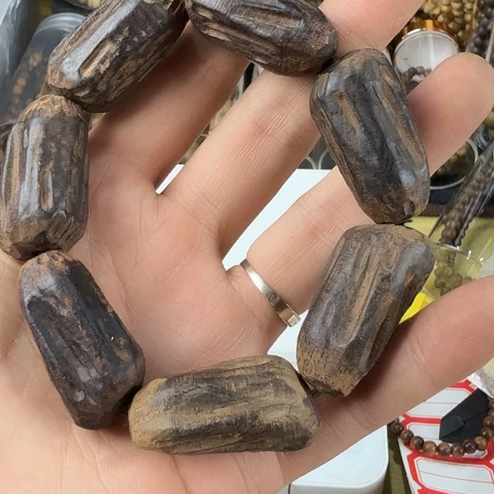 大叶紫檀（黑酸枝木类）