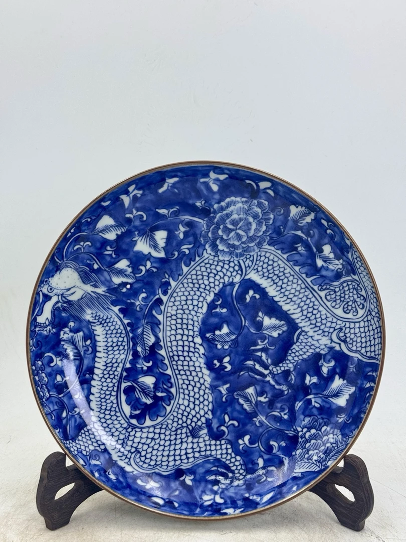 青花留白缠枝莲龙纹赏盘