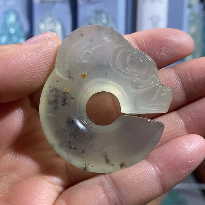 岫玉未镶嵌颈饰吊坠