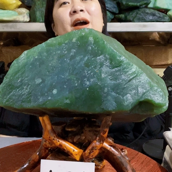 蛇纹石玉未镶嵌原石李*