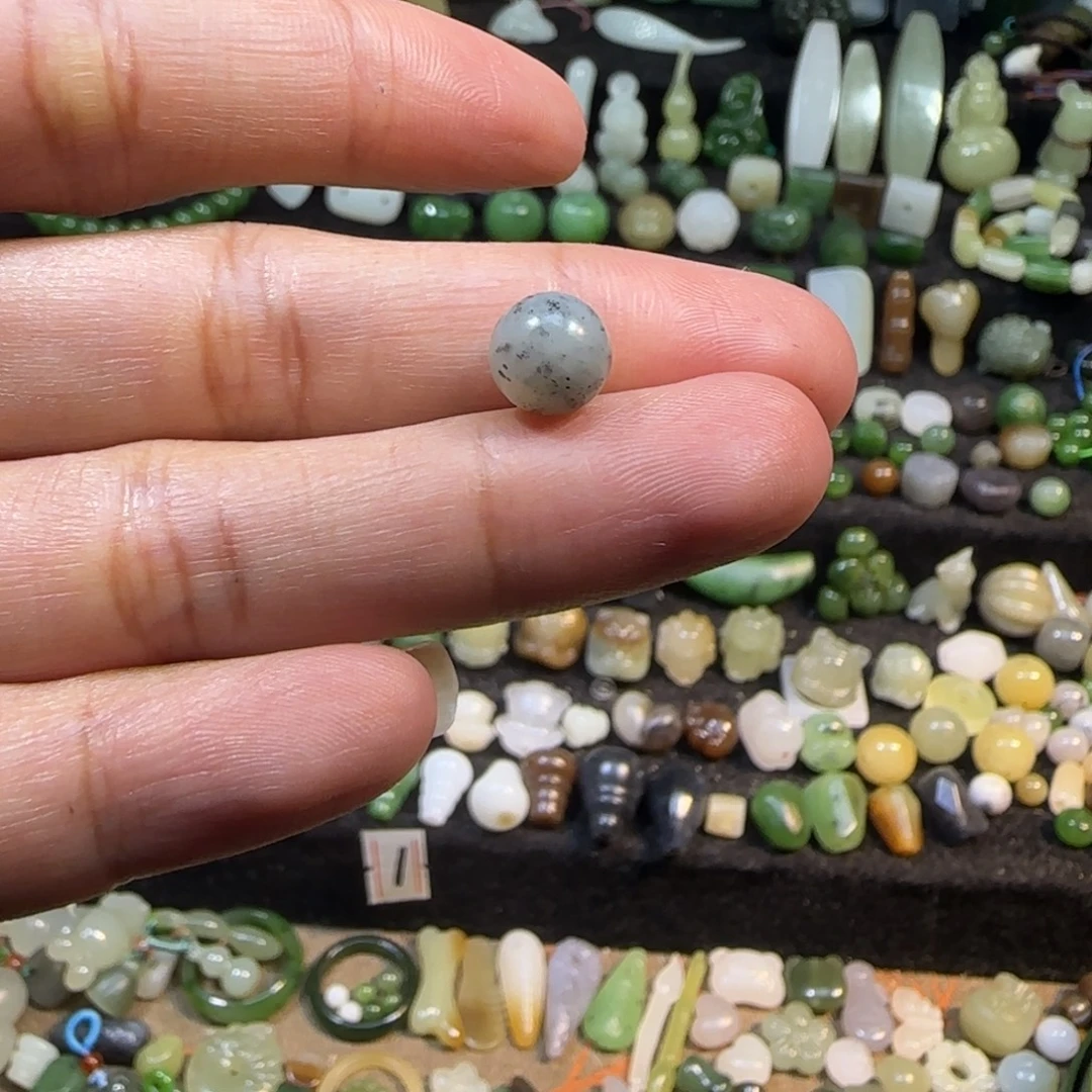 和田玉未镶嵌颈饰8mm点墨青花顶珠
