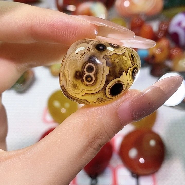 奶****玛瑙/玉髓未镶嵌珠宝奇石