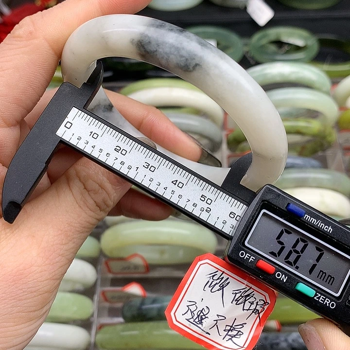 蛇纹石玉手镯未镶嵌258