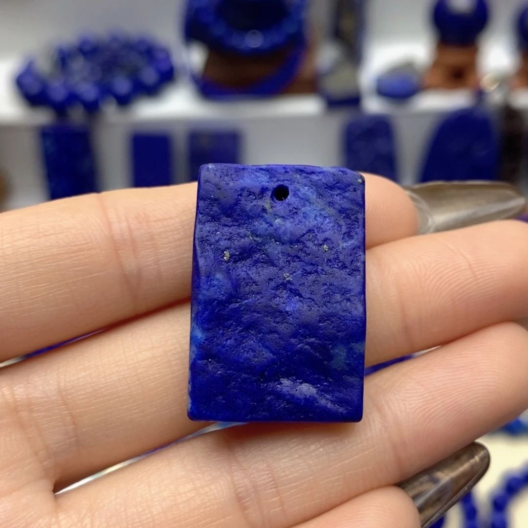 青金石未镶嵌颈饰