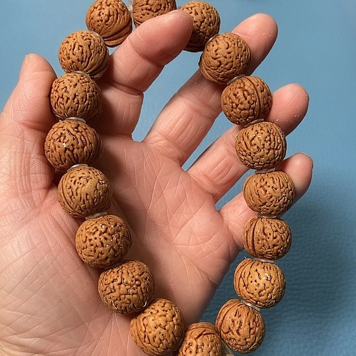 桃核吊坠手持18左右桃核