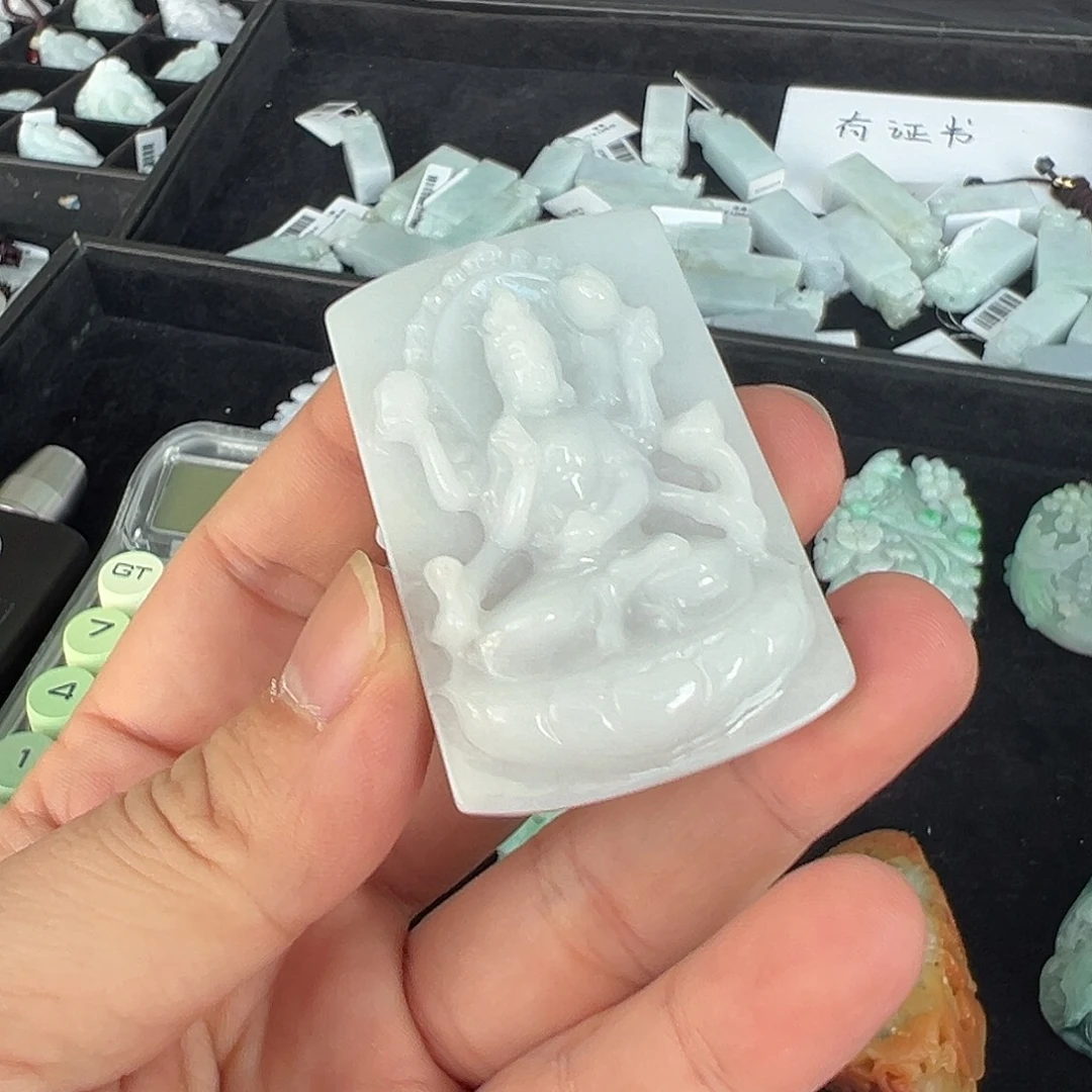 翡翠未镶嵌颈饰千手