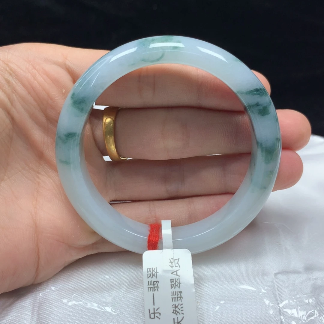 翡翠未镶嵌手镯（圆镯）53.6