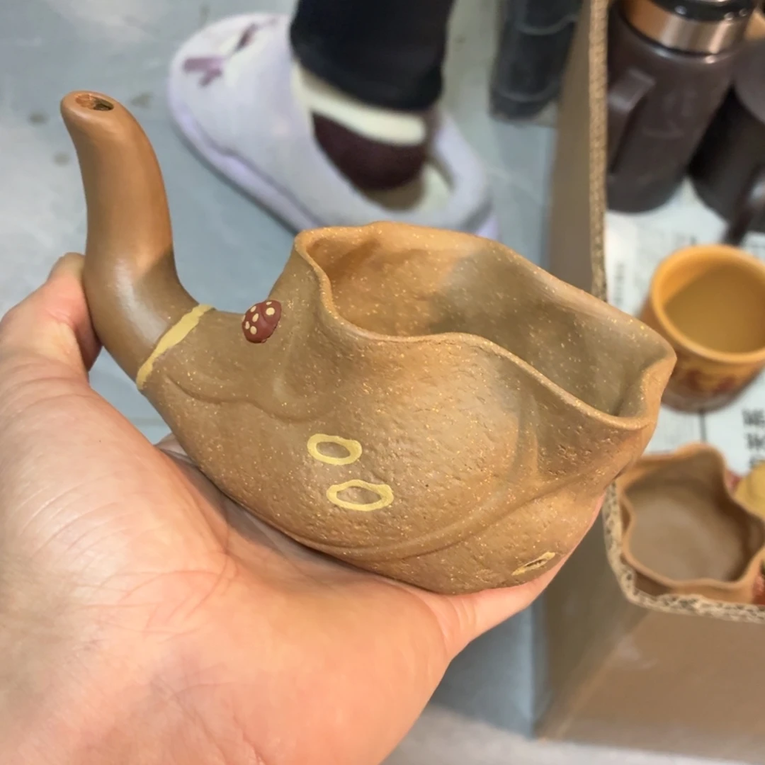 紫砂茶杯放漏放漏放大漏了