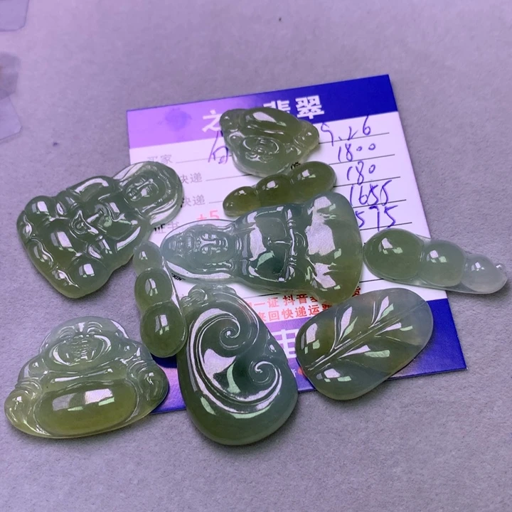 颈饰未镶嵌翡翠白**咪