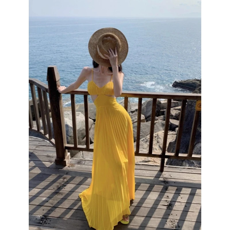 泰国海边度假沙滩长裙到脚踝氛围感收腰显瘦明黄色绝美吊带连衣裙