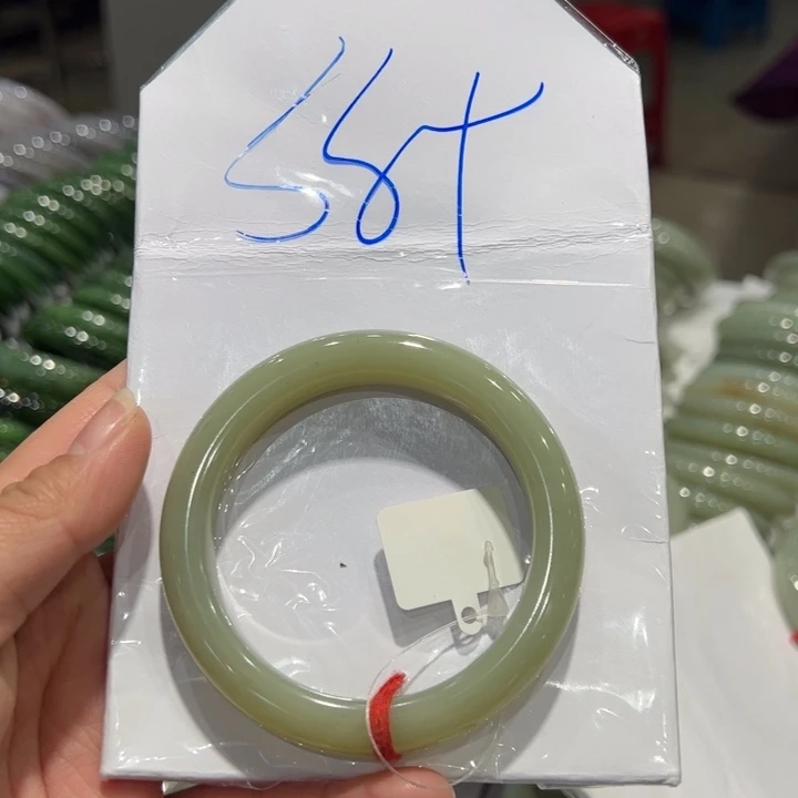 ૧***૭和田玉未镶嵌手镯