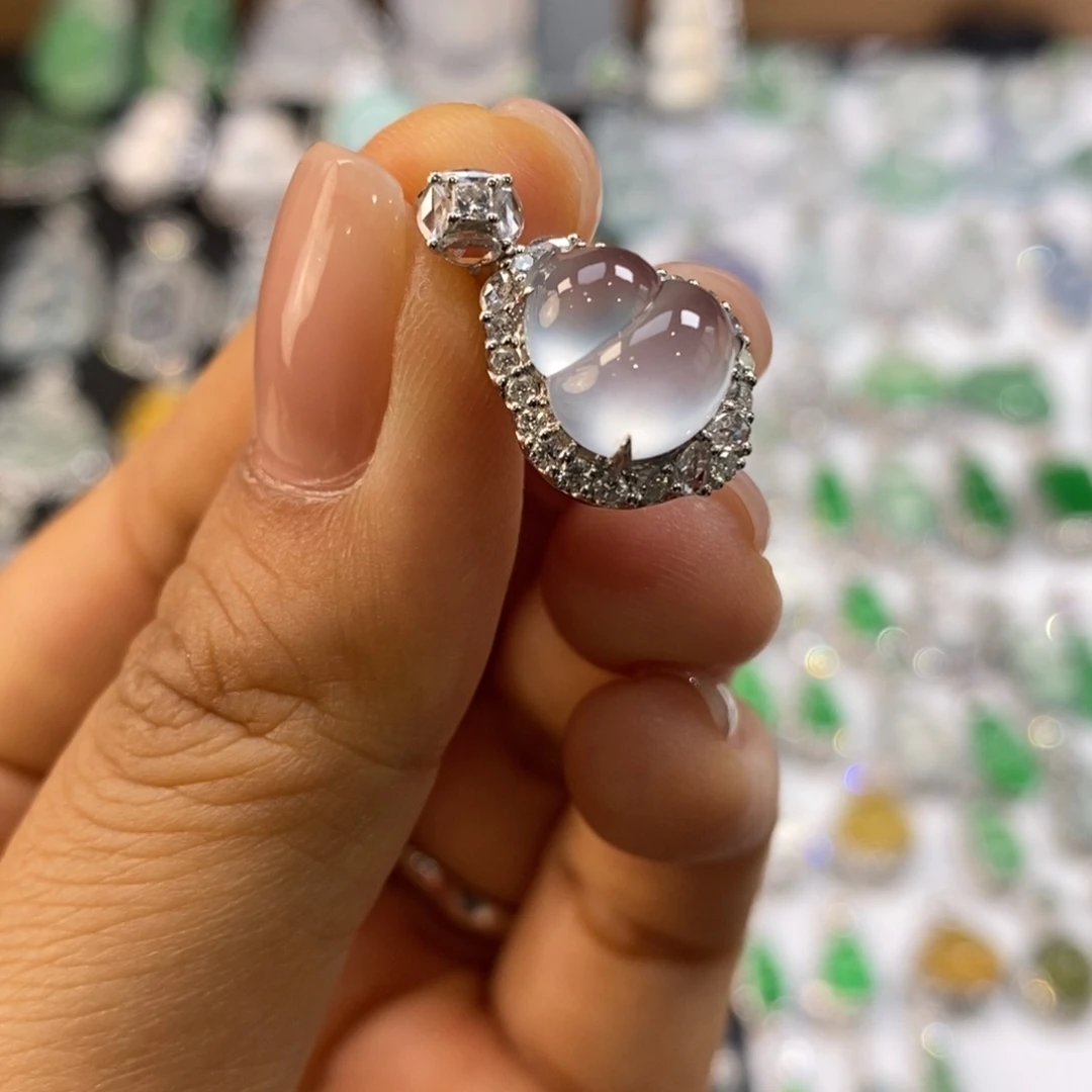 翡翠18K金镶嵌项链葫芦