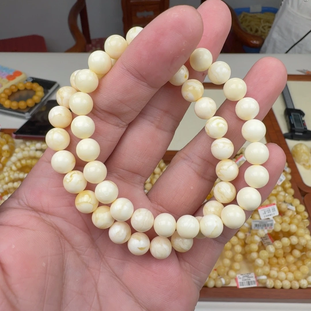 琥珀未镶嵌裸石多样性发其一