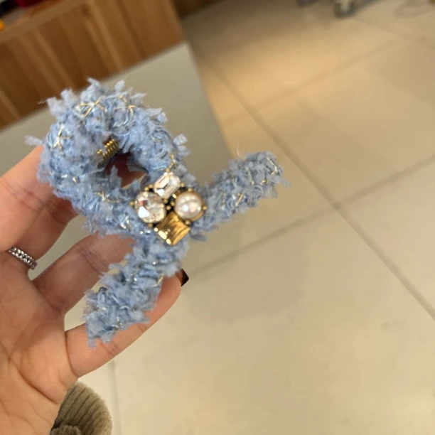 7691蓝色小香风中号抓夹