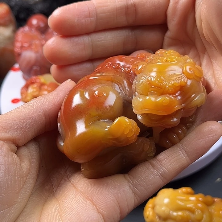 肖***大寿山石手把件把玩件