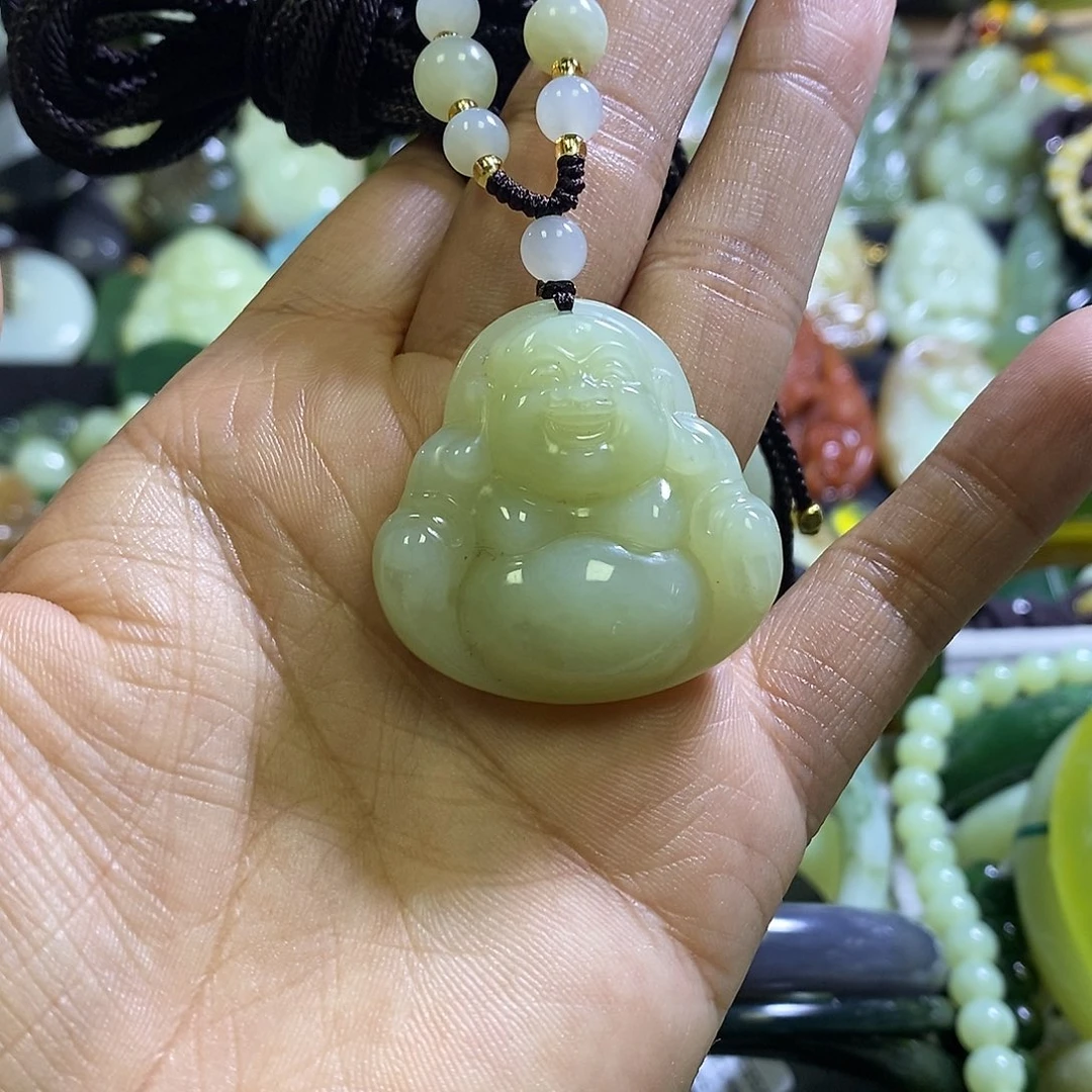 和田玉未镶嵌颈饰一个