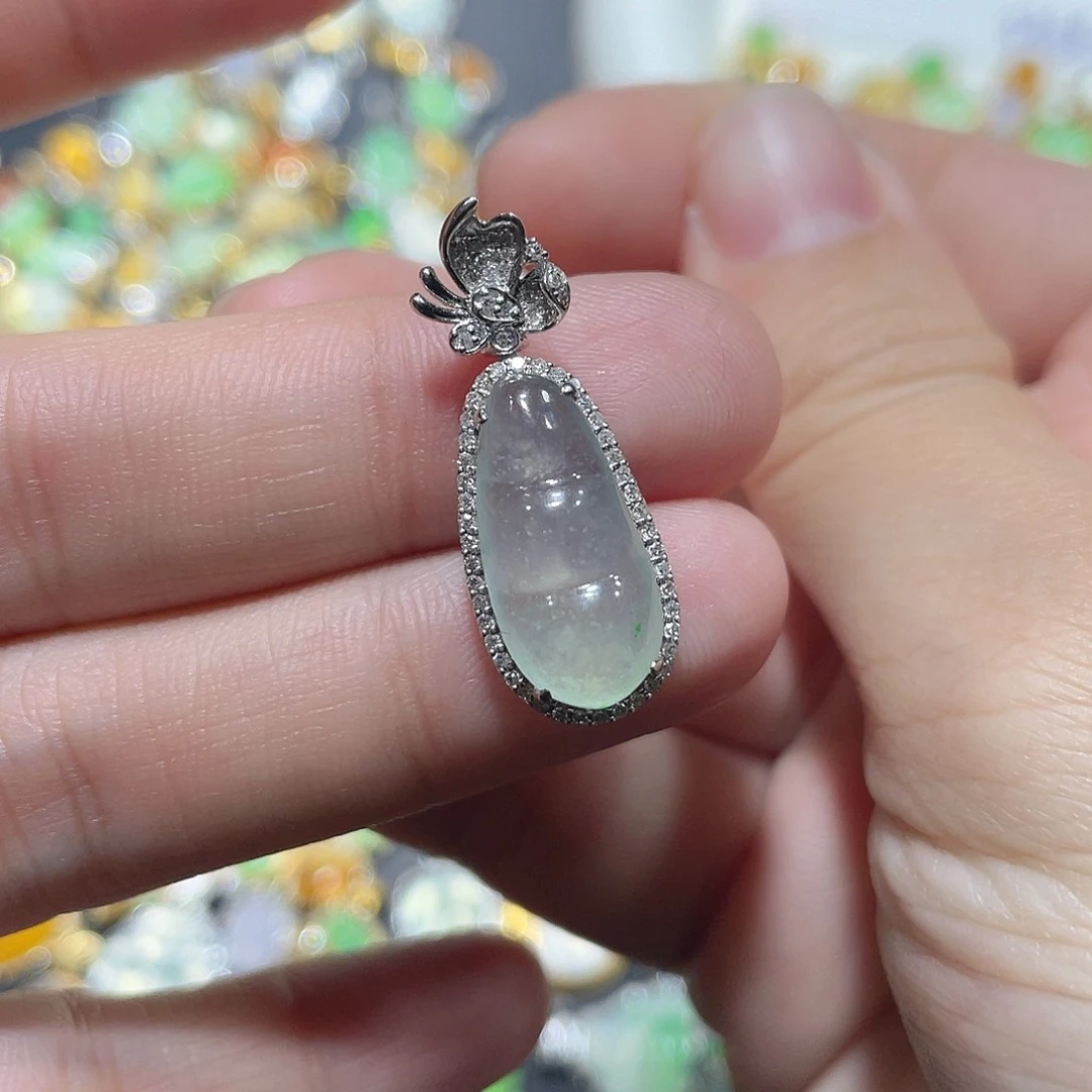 翡翠颈饰18K金镶嵌金****?天然翡翠18kA货