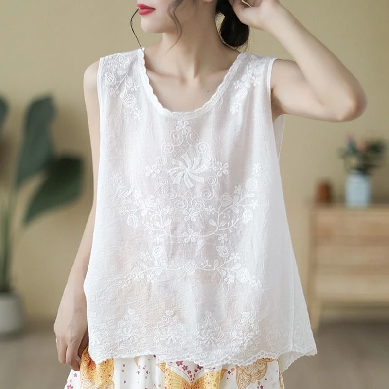2025春夏新款大码百搭文艺绣花白色宽松圆领套头背心女外搭上衣薄