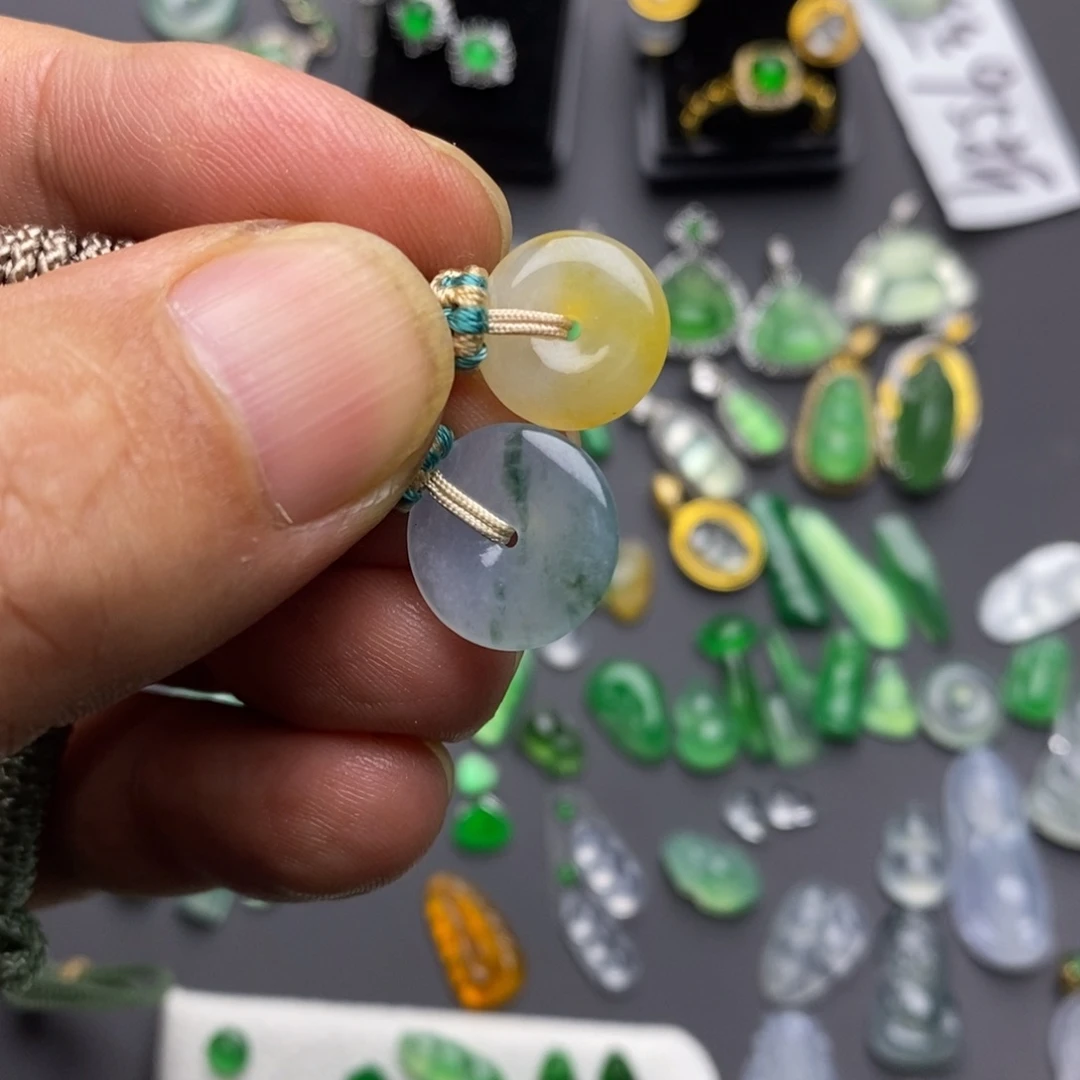 翡翠未镶嵌颈饰平安扣两个