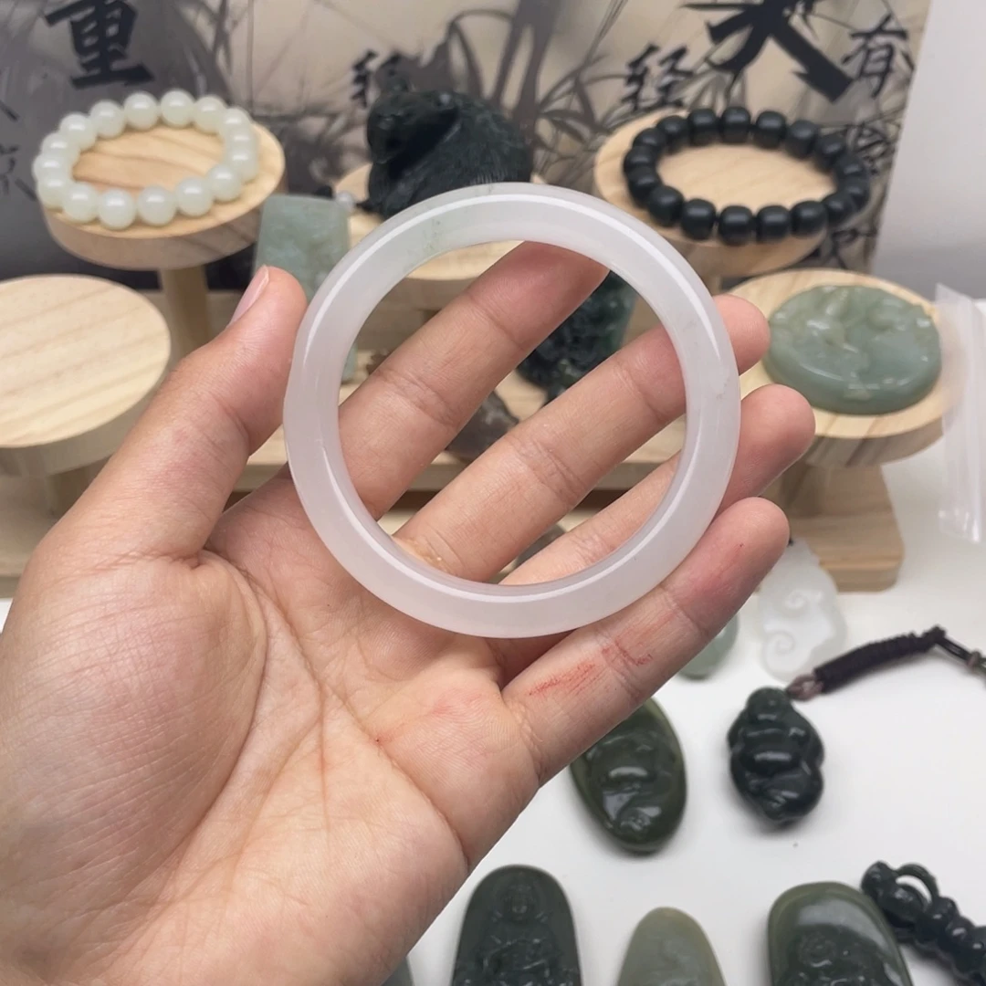 石英岩玉未镶嵌颈饰