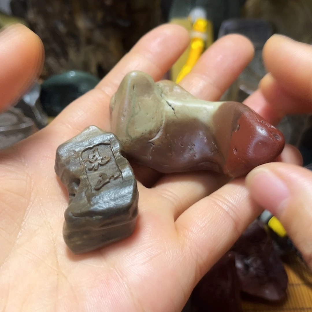 人***兵新疆戈壁石原石雕刻