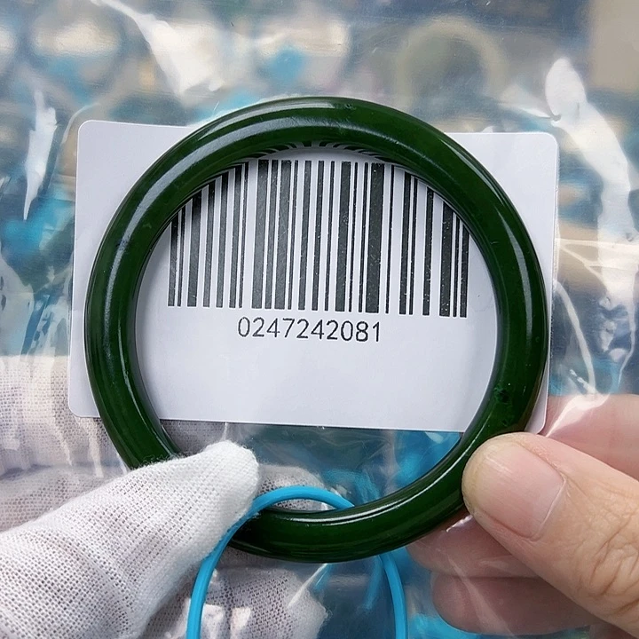 和田玉手镯未镶嵌微瑕60