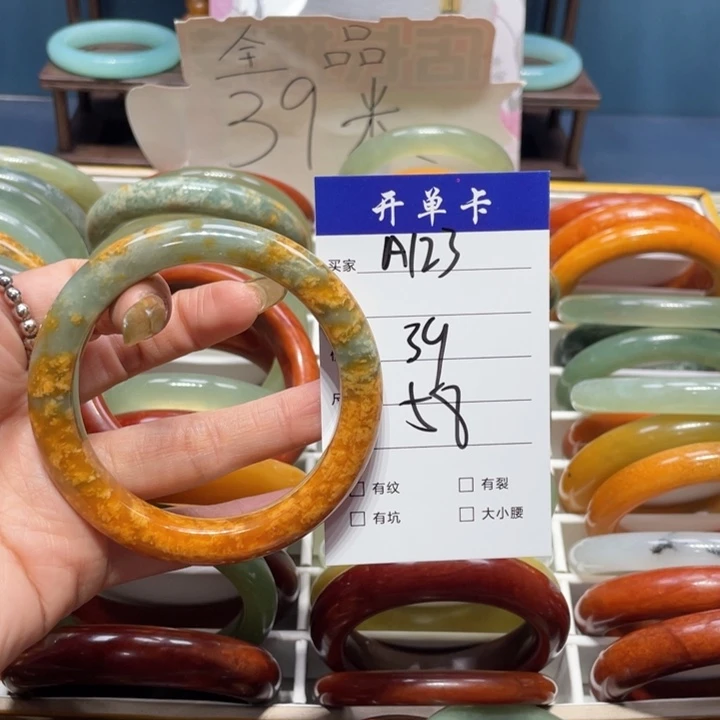 蛇纹石玉手镯未镶嵌悠****?