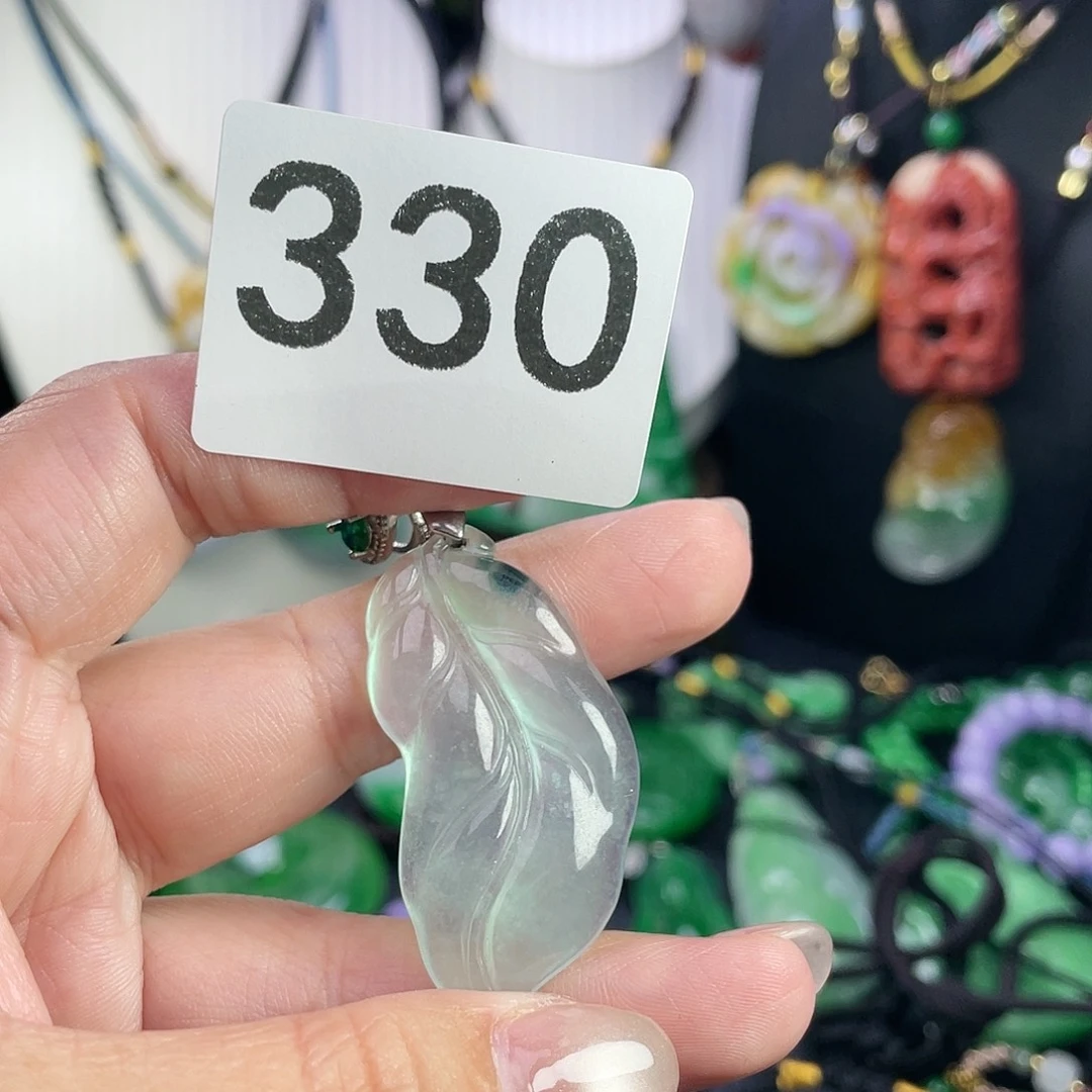 翡翠未镶嵌吊坠(赠链)