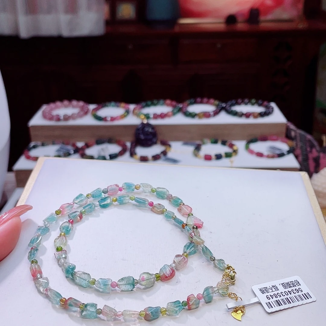 未镶嵌颈饰碧玺多样性发其一