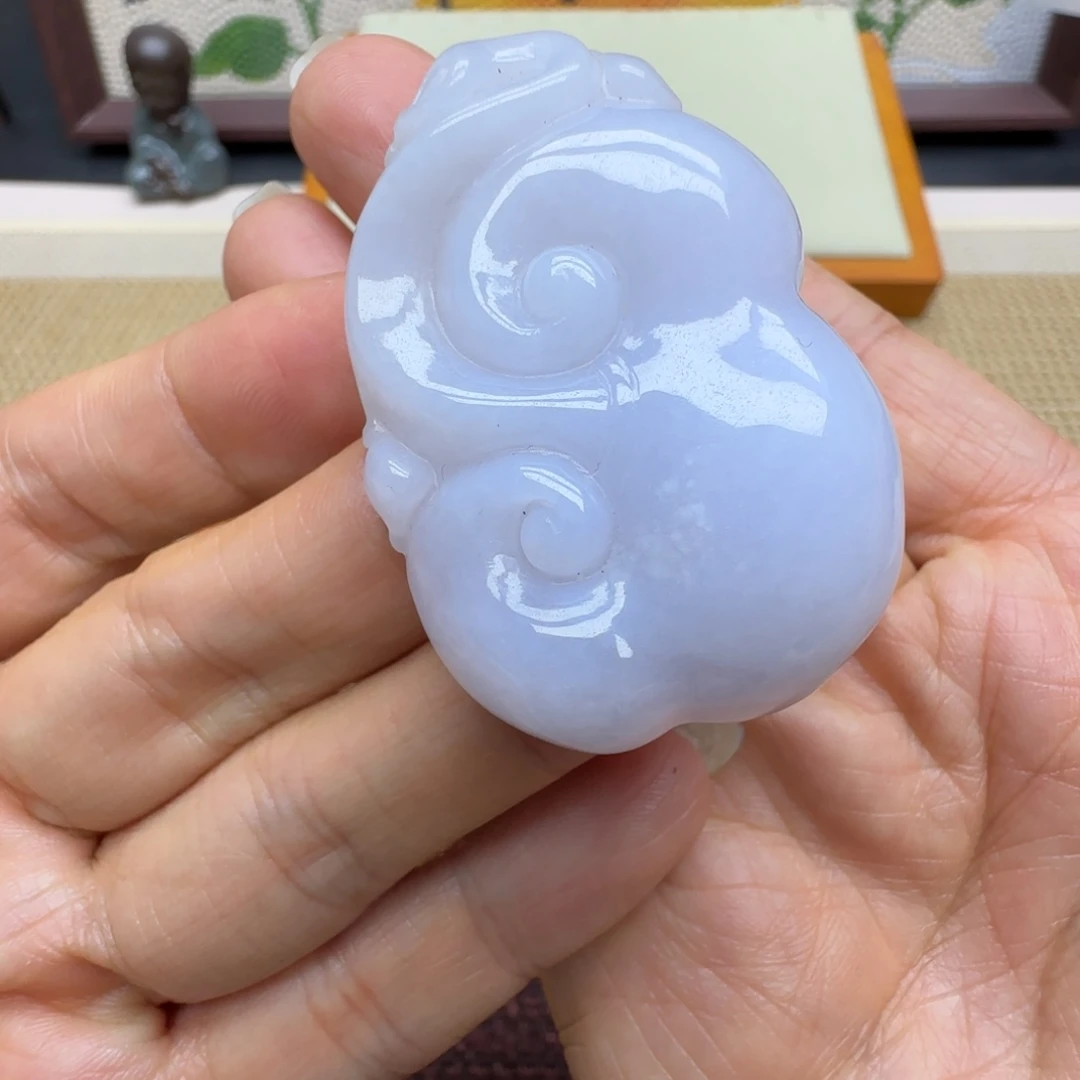 翡翠未镶嵌颈饰如意